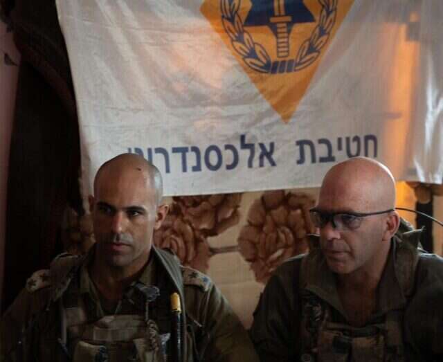 מח"ט אלכסנדרוני גיל ורנר והסמח"ט אביה בן- אלחנן. | דובר צה"ל