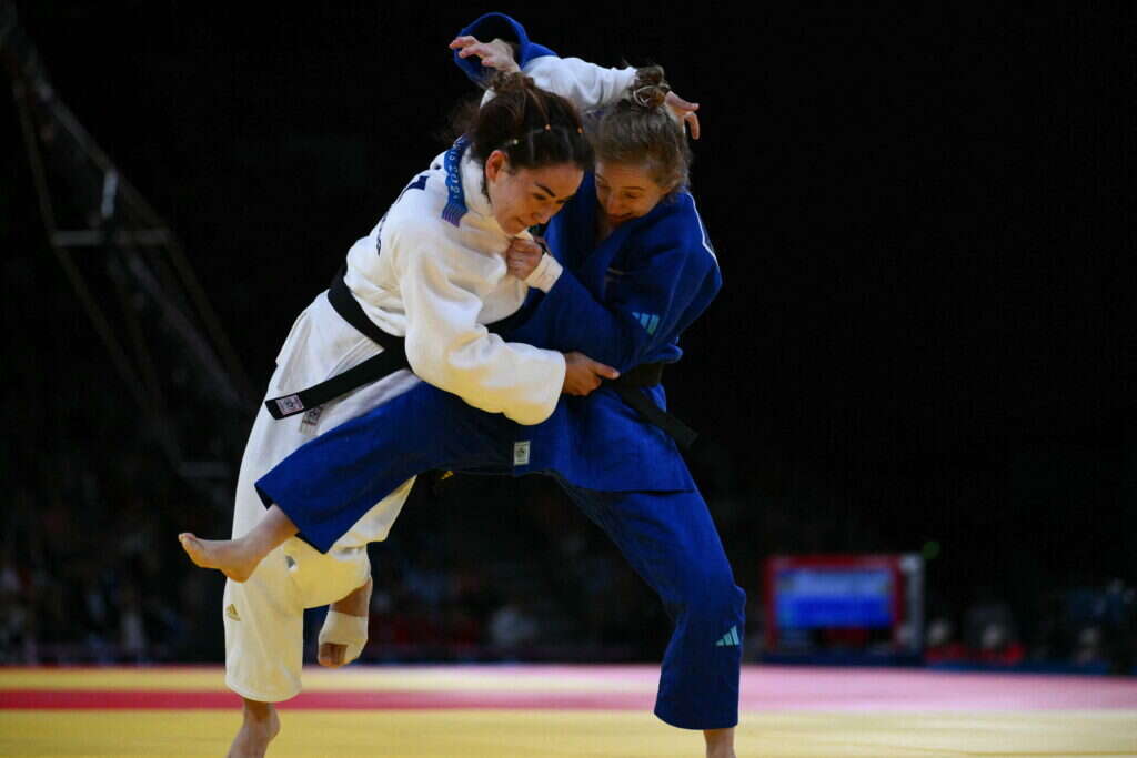 שירה ראשוני בקרב מול אביבה אבוז'קיינובה. | AFP