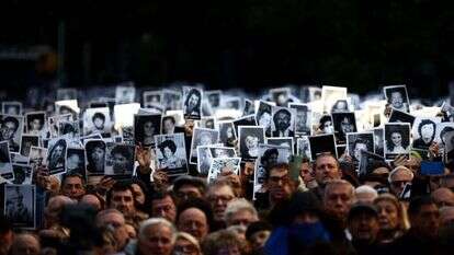טקס הזיכרון לחללי הפיגוע בבניין הקהילה היהודית בארגנטינה. | AFP