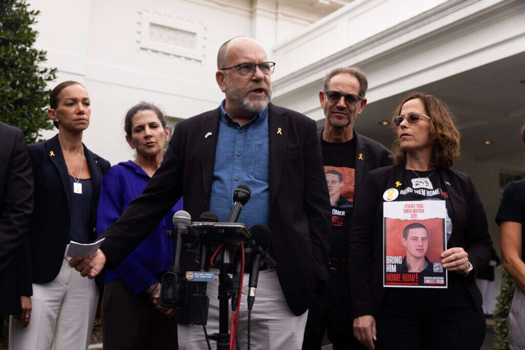 יונתן דקל חן בהצהרה בוושינגטון לאחר הפגישה. | EPA/MICHAEL REYNOLDS