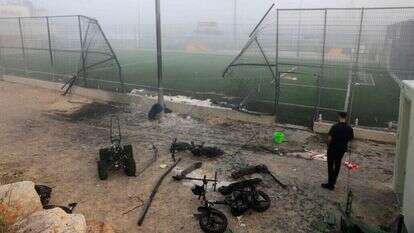 זירת פגיעת הרקטה במגרש במג'דל שמס, ממנה נהרגו 12 ילדים ונערים. | AFP