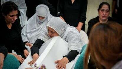 הלוויתם של הילדים שנהרגו מפגיעת טיל במגרש הכדורגל במג'דל שמס. | דוד כהן - פלאש 90