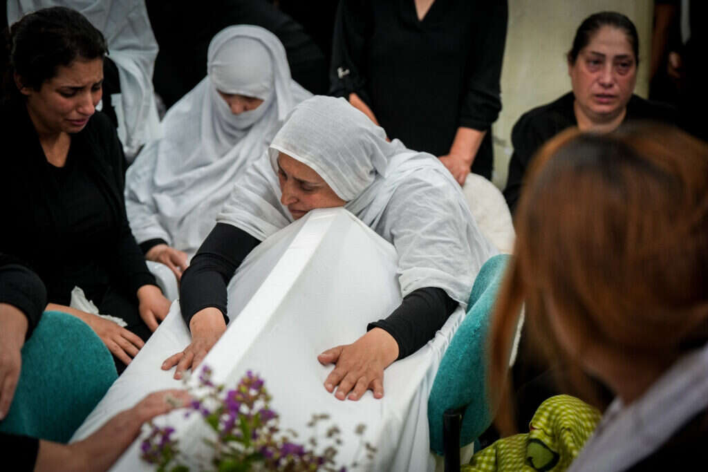 הלוויתם של הילדים שנהרגו מפגיעת טיל במגרש הכדורגל במג'דל שמס. | דוד כהן - פלאש 90 הלוויתם של הילדים שנהרגו מפגיעת טיל במגרש הכדורגל במג'דל שמס. | דוד כהן - פלאש 90