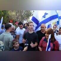 קבלת הפנים לסער אופיר, ששוחרר ממעצר אחרי שנחשד ברצח מחבל נוחב'ה, בביתו באלקנה. | יוסי זליגר קבלת הפנים לסער אופיר, ששוחרר ממעצר אחרי שנחשד ברצח מחבל נוחב'ה, בביתו באלקנה. | יוסי זליגר