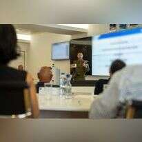 אלוף פיקוד המרכז אבי בלוט בשיחה עם ראשי הרשויות ביו"ש. | דובר צה"ל