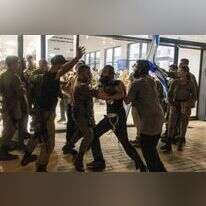 מהומות בבסיס בית-ליד בעקבות מעצר הלוחמים. | AFP