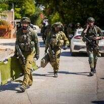 חיילי צה"ל בזירת הנפילה. | אייל מרגולין / פלאש 90