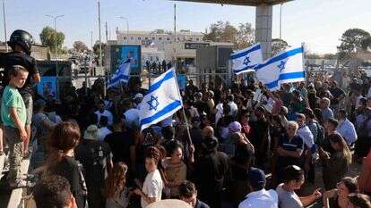 הפגנה על מעצר הלוחמים בכניסה לשדה-תימן. | AFP