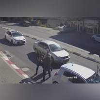 תיעוד התקיפה. | מסך ממצלמת אבטחה