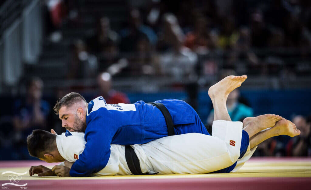 פיטר פלצ'יק (בכחול). | באדיבות הוועד האולימפי הישראלי