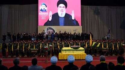 נסראללה נואם בטקס האשכבה של שוכר. | EPA נסראללה נואם בטקס האשכבה של שוכר. | EPA