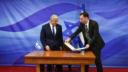 לפיד בחתימת הסכם הגבול הימי עם לבנון, אוקטובר 2022. | יואב דודקביץ