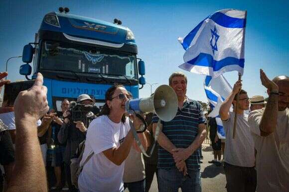 מפגינים בשדה תימן, השבוע. | דודו גרינשפן, פלאש 90 מפגינים בשדה תימן, השבוע. | דודו גרינשפן, פלאש 90
