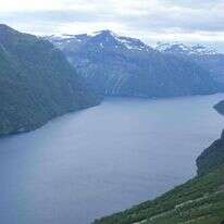 גיירנגר פיורד בנורווגיה, שנמצא בסכנת צונאמי. | Olivier FENIET / AFP