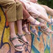 סנדל שורש אורבני חדש 2024 – דגם נבדה לנשים ולגברים. | יוסי גמזו לטובה