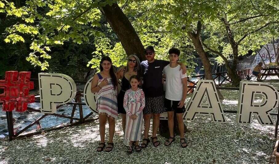 רוית ומשפחתה בטיול - ללא קרדיט