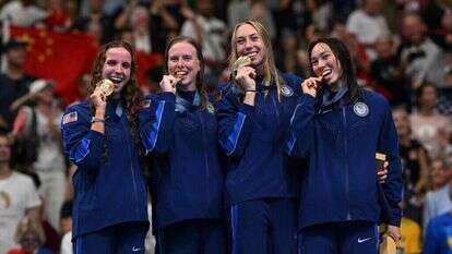 נבחרת השחייניות האמריקנית זוכה בזהב, פריז 2024. | AFP