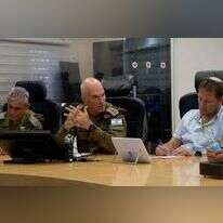 אלוף פיקוד צפון אורי גורדין, בפגישתו עם ראשי הרשויות בצפון, אתמול. | דובר צה"ל