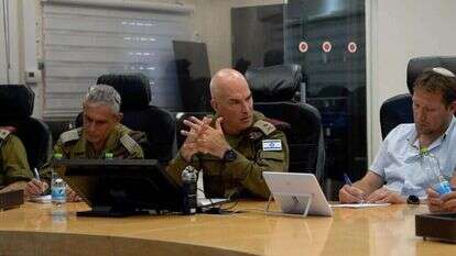 אלוף פיקוד צפון אורי גורדין, בפגישתו עם ראשי הרשויות בצפון, אתמול. | דובר צה"ל אלוף פיקוד צפון אורי גורדין, בפגישתו עם ראשי הרשויות בצפון, אתמול. | דובר צה"ל