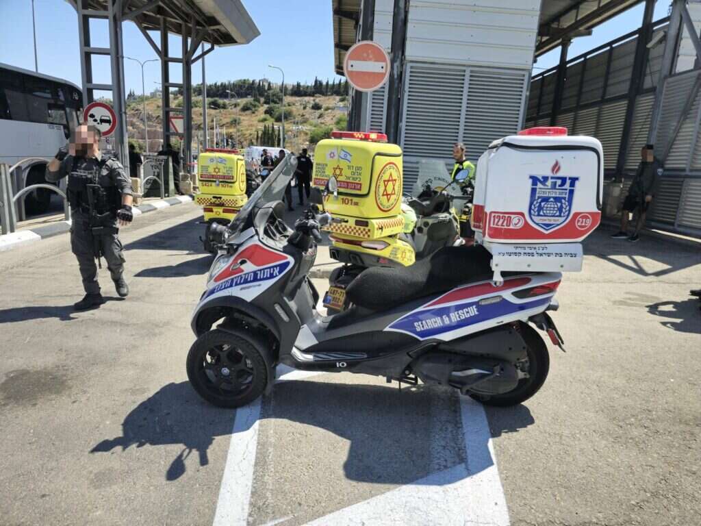 זירת הפיגוע במחסום המנהרות. | דוברות זק״א