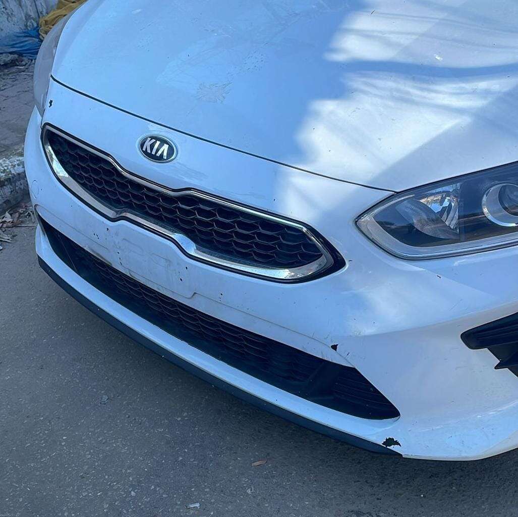 רכב משטרה שניזוק בהפגנה נגד גיוס חרדים בבקו"ם. | דוברות המשטרה