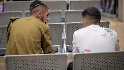 צעיר חרדי בלשכת הגיוס. | דובר צה"ל