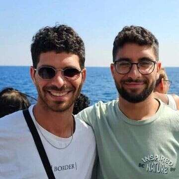 אביתר דוד (מימין) ואחיו עילי, לפני שנחטף לעזה. ה | באדיבות המשפחה