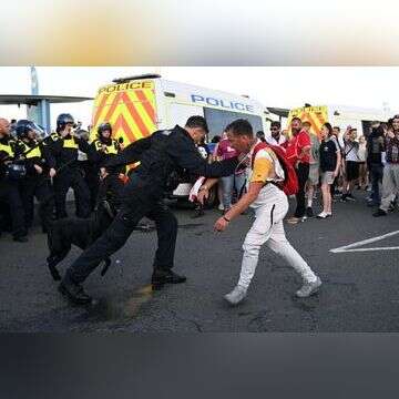 מהומות נגד מהגרים בבריטניה | AFP מהומות נגד מהגרים בבריטניה | AFP