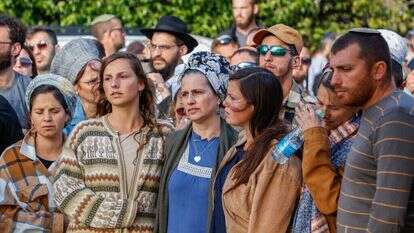 שביב תקווה שנרמס. משפחת ליבמן בלוויה. | גרשון אלינסון, פלאש 90 שביב תקווה שנרמס. משפחת ליבמן בלוויה. | גרשון אלינסון, פלאש 90