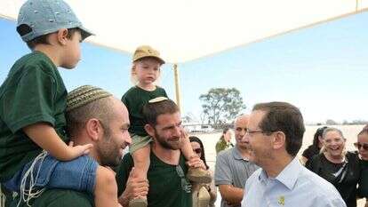 הנשיא בביקור בכרם־שלום, השבוע. | עמוס בן גרשום, לע"מ הנשיא בביקור בכרם־שלום, השבוע. | עמוס בן גרשום, לע"מ