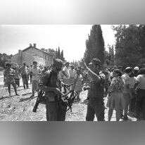 עיתנוונת השמאל האישמה את צה"ל בשיתוף פעולה עם הימין הדתי. חיילים בסבסטיה, קיץ 1974. | יעקב סער, לע"מ