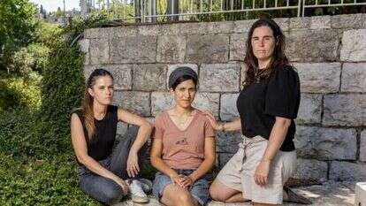 "אנחנו משפחות רגילות שחיות במציאות לא רגילה". הדס, יעל וטל. | נעמה שטרן "אנחנו משפחות רגילות שחיות במציאות לא רגילה". הדס, יעל וטל. | נעמה שטרן