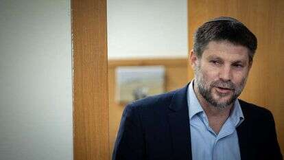 שר האוצר וראש מפלגת הציונות הדתית בצלאל סמוטריץ' מוביל ישיבת סיעה בכנסת. | יונתן זינדל, פלאש 90 שר האוצר וראש מפלגת הציונות הדתית בצלאל סמוטריץ' מוביל ישיבת סיעה בכנסת. | יונתן זינדל, פלאש 90