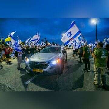 הפגנה נגד נתניהו בקיסריה, ארכיון | פלאש 90