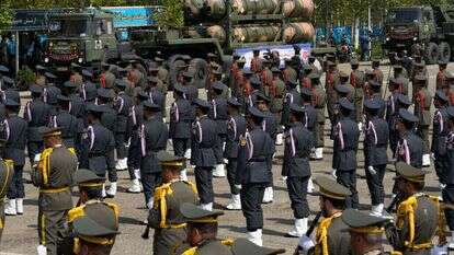 מערכת ההגנה האווירית S־300 במצעד צבאי באיראן, בחודש אפריל. | איי. פי