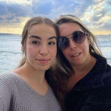 מירב (מימין) ואגם ברגר