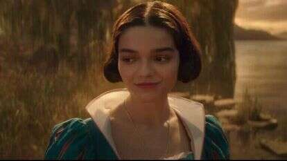 זגלר בדמות שלגייה. | מסך מתוך יוטיוב