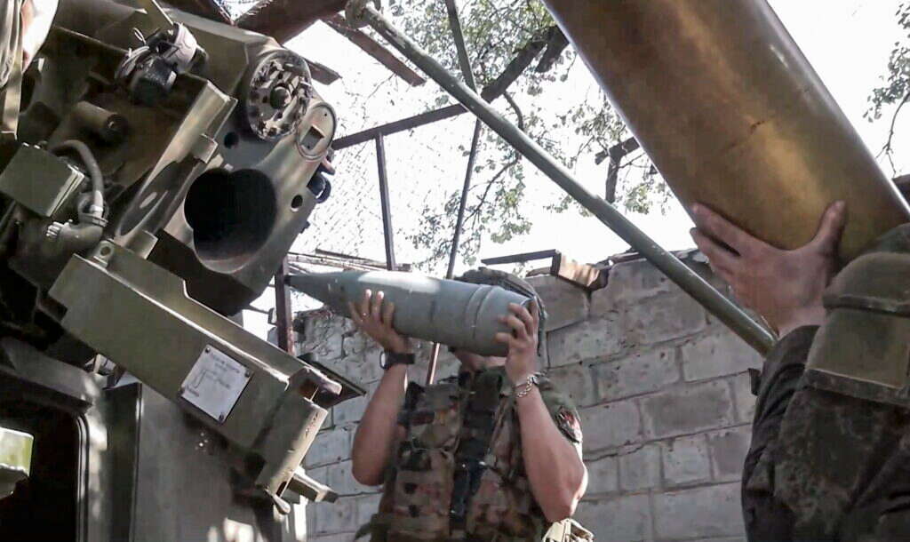 כוחות אוקראינה ליד הגבול עם רוסיה. | רויטרס