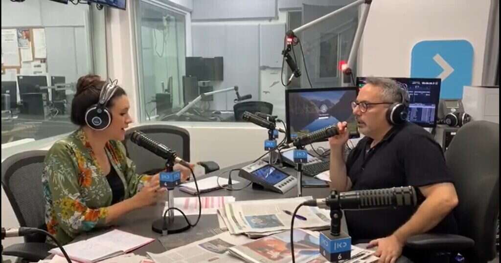 כימיה נדירה שקשה למצוא. אלבשן ועמרוסי באולפן הרדיו. | מסך מיוטיוב כימיה נדירה שקשה למצוא. אלבשן ועמרוסי באולפן הרדיו. | מסך מיוטיוב