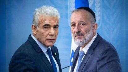 אריה דרעי ויאיר לפיד, אילוסטרציה. צילומים: חיים גולדברג, יונתן זינדל - פלאש 90