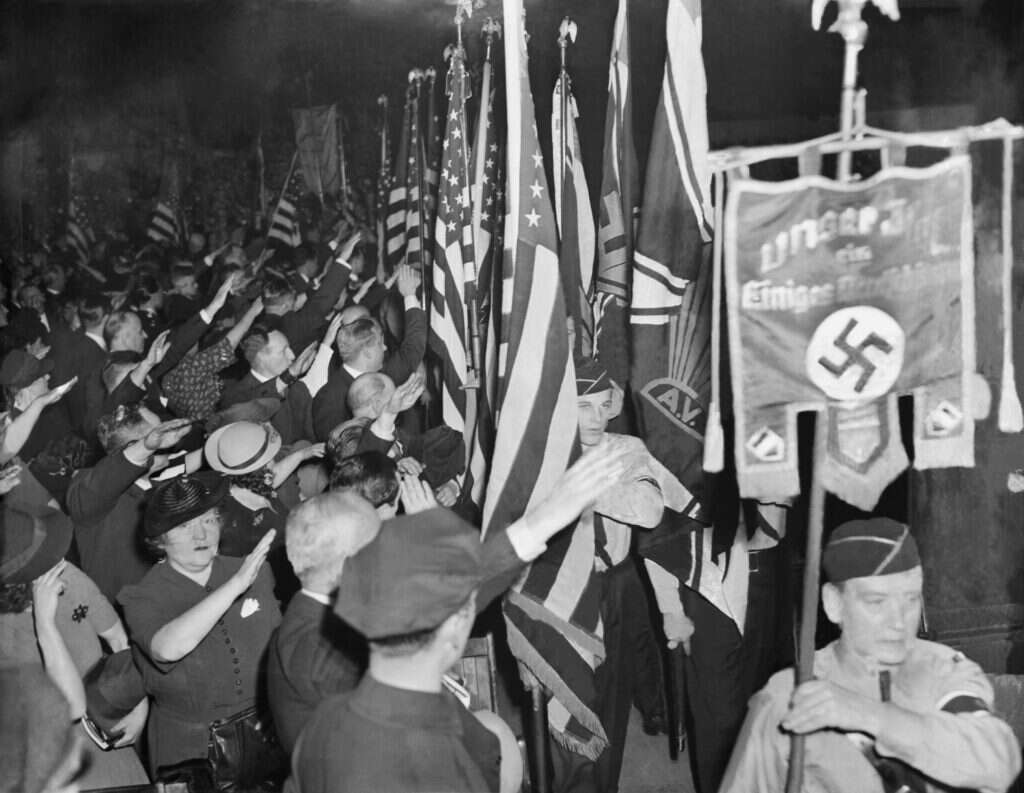 אויבים מבפנים. מצעד נאצי בניו-יורק ביום הולדתו של ג'ורג' וושינגטון, 1939. | גטי אימג'ס