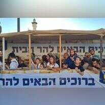 מתפללים בכניסה להר הבית | ללא קרדיט