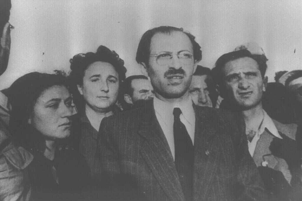 "לא הייתה כוונה למרוד". בגין ואנשי האצ"ל ביום השנה לאלטלנה בחופי תל אביב, 1949. | לע"מ "לא הייתה כוונה למרוד". בגין ואנשי האצ"ל ביום השנה לאלטלנה בחופי תל אביב, 1949. | לע"מ