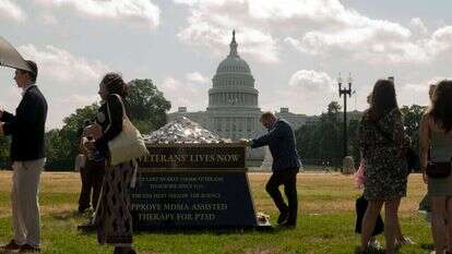 הפגנה של תומכי הטיפול ב־MDMA בוושינגטון, בחודש יולי | פיט וולקר, הוושינגטון פוסט