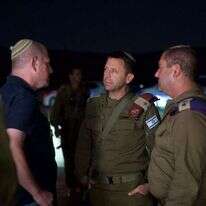 אלוף אבי בלוט בזירת הפיגוע ליד קדומים, אמש. צילו: דובר צה"ל