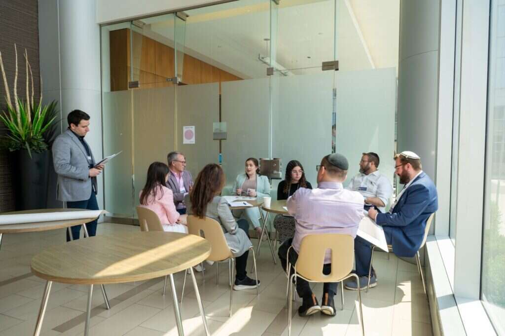 מעגלי שיח טורונטו. | - ליאורה קוגן מעגלי שיח טורונטו. | - ליאורה קוגן