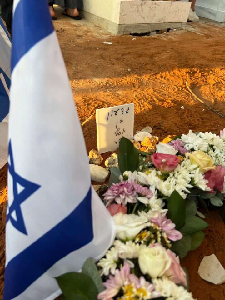 הלווייתו של גדעון פרי. | דוברות קדומים