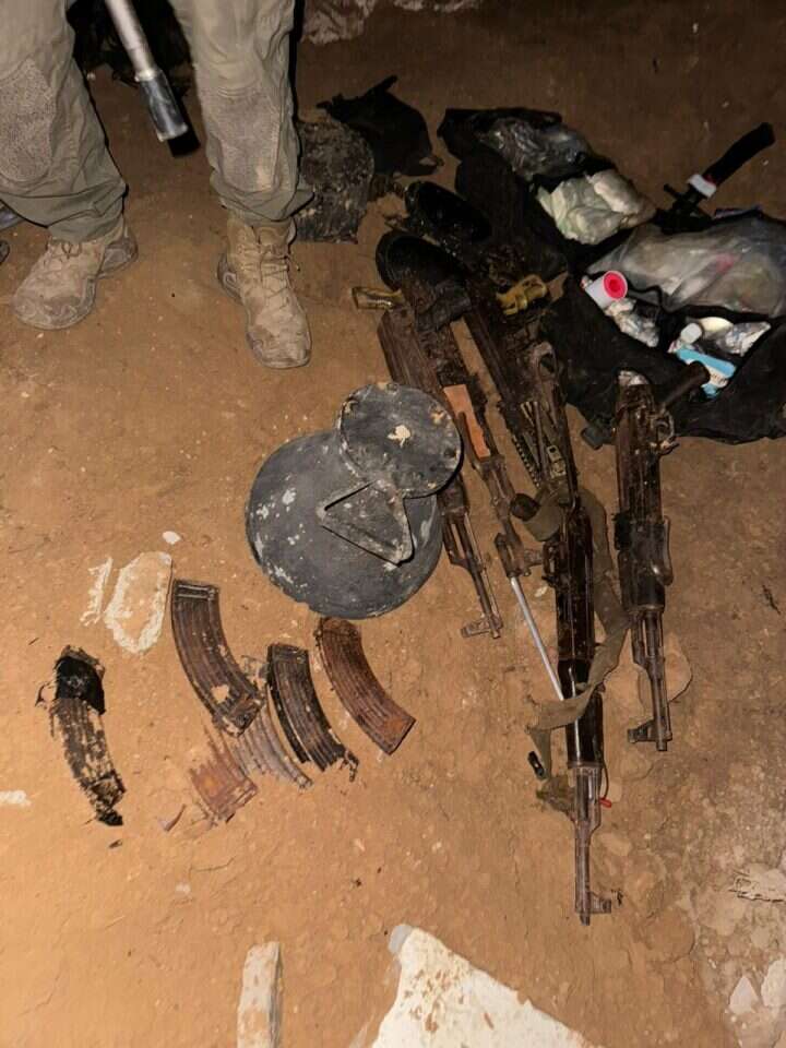 אמל"ח וציוד שנתפסו במנהרה בחאן יונס. | דובר צה"ל אמל"ח וציוד שנתפסו במנהרה בחאן יונס. | דובר צה"ל