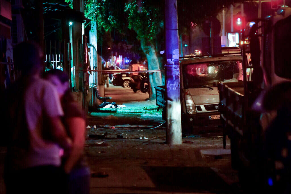 זירת הפיצוץ בתל-אביב. | אבשלום ששוני, פלאש 90