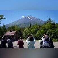 תיירים מול הר פוג'י, יפן. | EPA